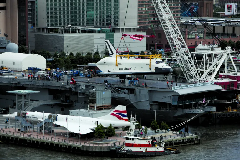 A photo demonstrating how the Enterprise was placed onto the Intrepid Museum's flight deck.